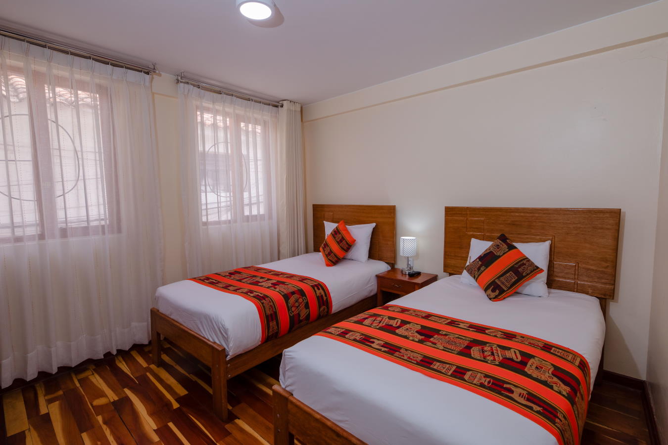Habitacion Doble 2 camas con 3 cama individuales 