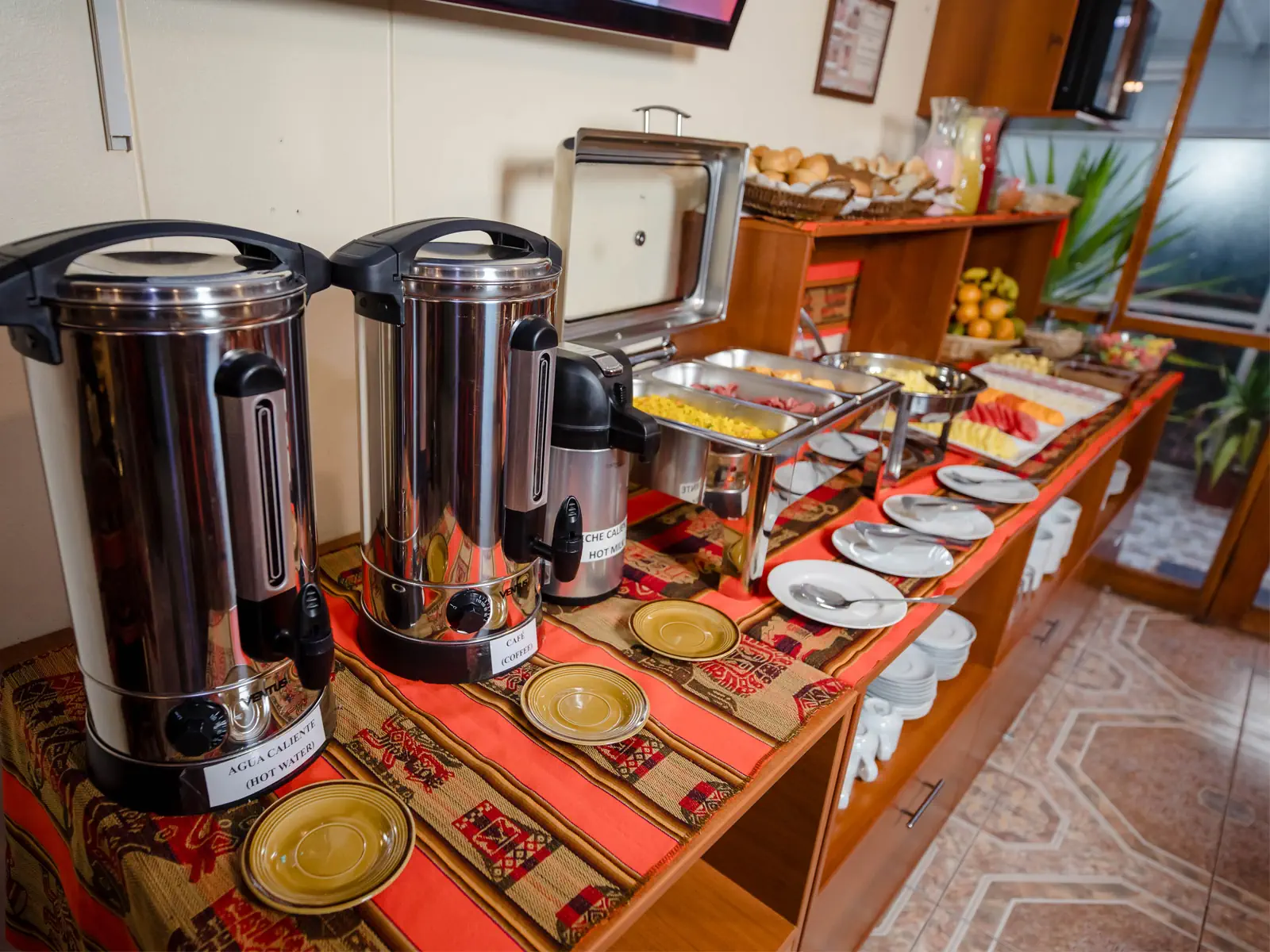 Todas las mañanas disfrute de un delicioso desayuno buffet en Quechua Hostal Recoleta